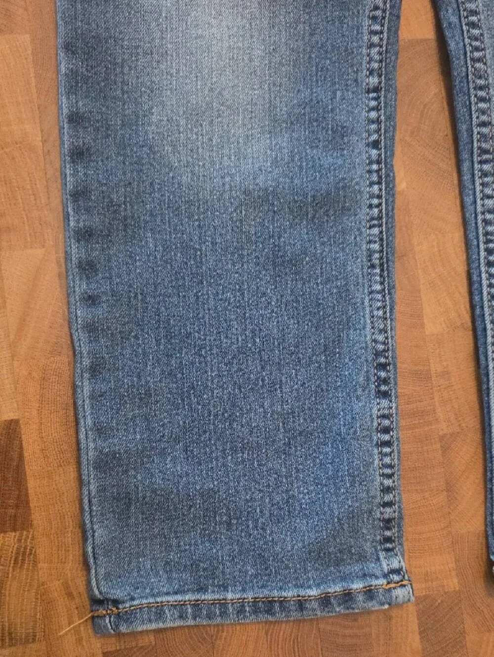 5/ $25 OshKosh B'gosh Medium Blue Relaxed KidsJeans